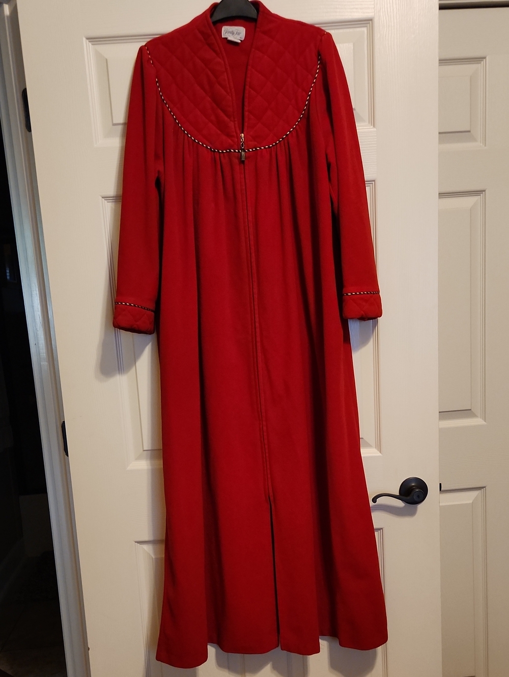 Vanity Fair Red Robe, Medium